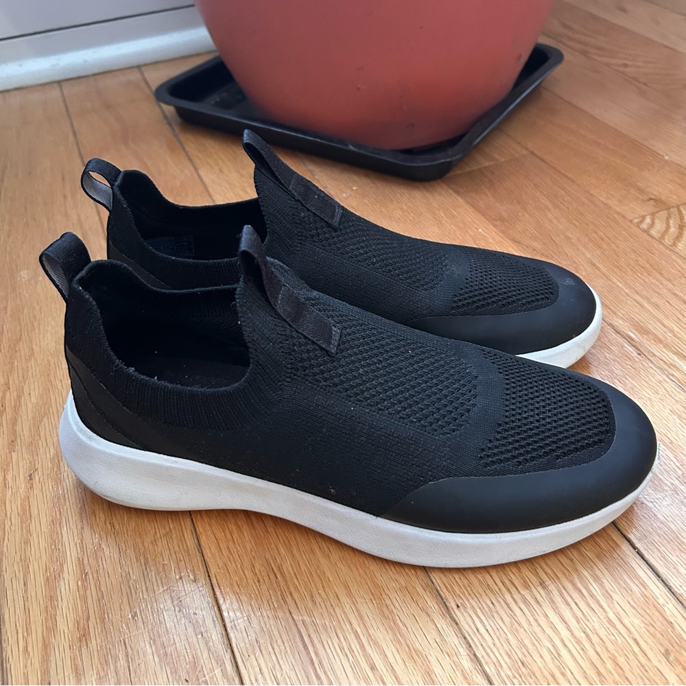 Koolaburra By UGG Women Size 8 Yosha Knit Slip-on Sneakers Shoes Black